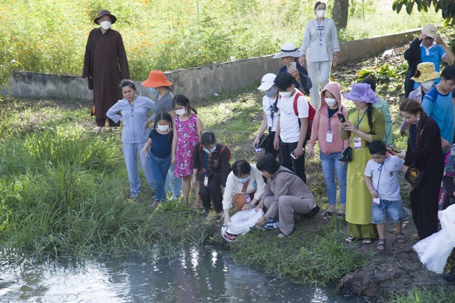 Pilgrimage to offer the Three Jewels