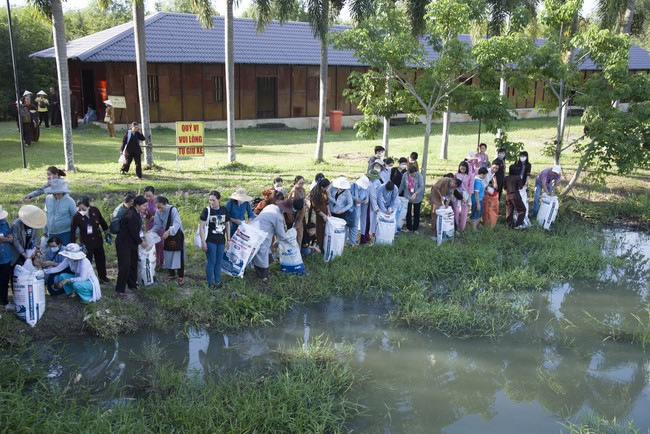 Pilgrimage to offer the Three Jewels