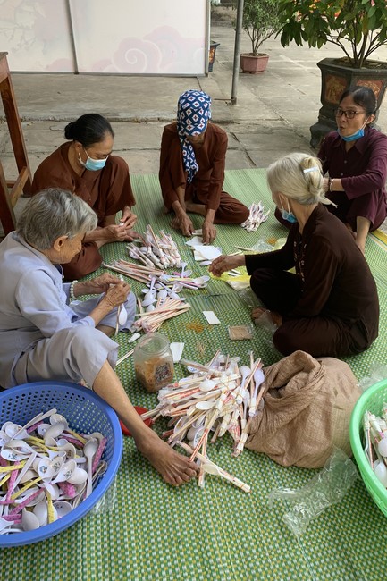 Charity in sowing blessing of Dong Cao Pagoda