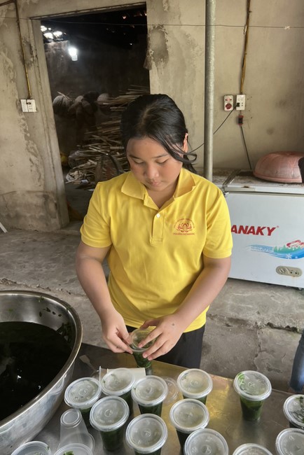 Charity in sowing blessing of Dong Cao Pagoda