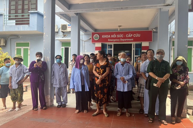 Charity in sowing blessing of Dong Cao Pagoda