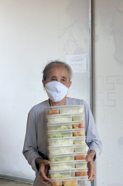 Charity in sowing blessing of Dong Cao Pagoda