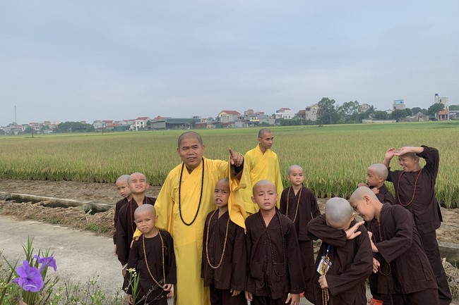 The 4th Day of “Yoga – got talent” Temporary Ordination in Summer for Children at Dong Cao Pagoda
