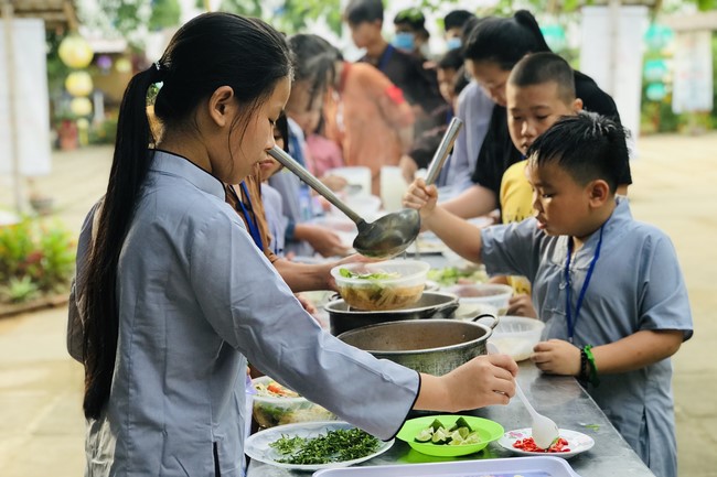 The 4th Day of “Yoga – got talent” Temporary Ordination in Summer for Children at Dong Cao Pagoda