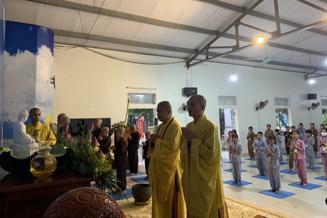 The 4th Day of “Yoga – got talent” Temporary Ordination in Summer for Children at Dong Cao Pagoda