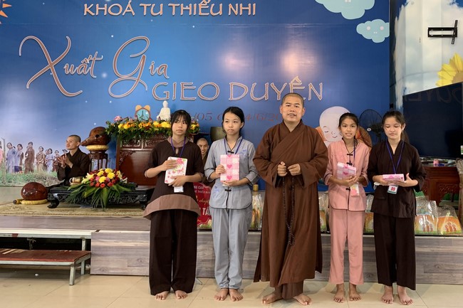 The Last Day of Temporary ordination in Summer for Children at Dong Cao Pagoda