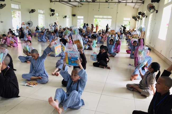 The Last Day of Temporary ordination in Summer for Children at Dong Cao Pagoda