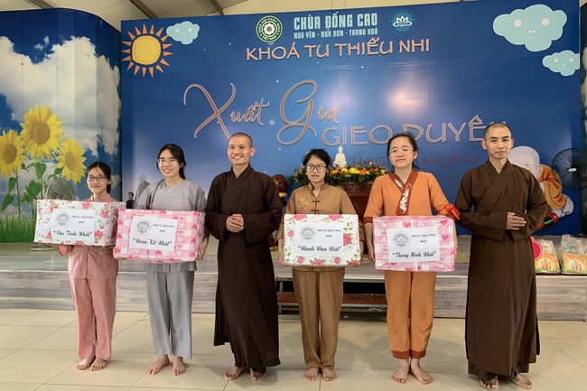 The Last Day of Temporary ordination in Summer for Children at Dong Cao Pagoda