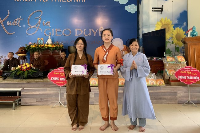 The Last Day of Temporary ordination in Summer for Children at Dong Cao Pagoda