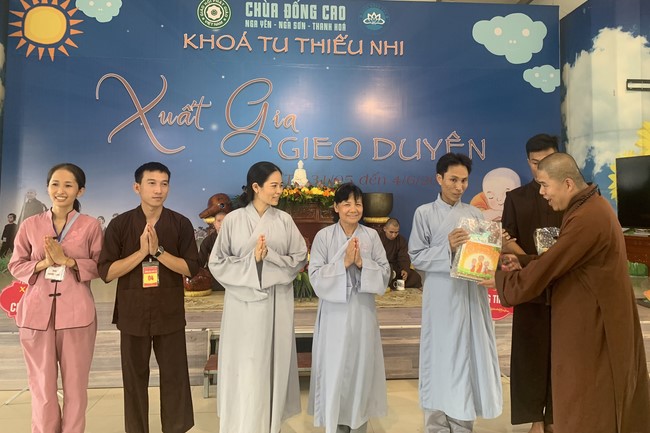 The Last Day of Temporary ordination in Summer for Children at Dong Cao Pagoda