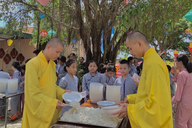 The Last Day of Temporary ordination in Summer for Children at Dong Cao Pagoda