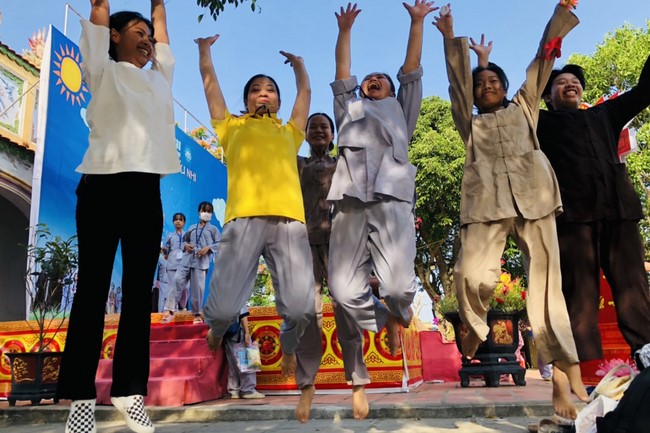 The Last Day of Temporary ordination in Summer for Children at Dong Cao Pagoda