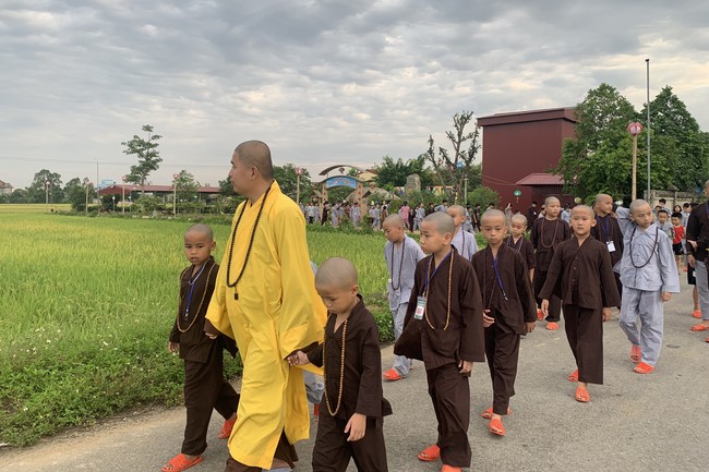 The Last Day of Temporary ordination in Summer for Children at Dong Cao Pagoda