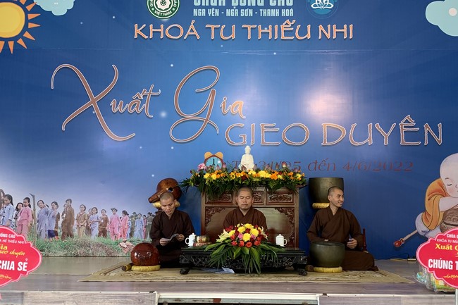 The Last Day of Temporary ordination in Summer for Children at Dong Cao Pagoda