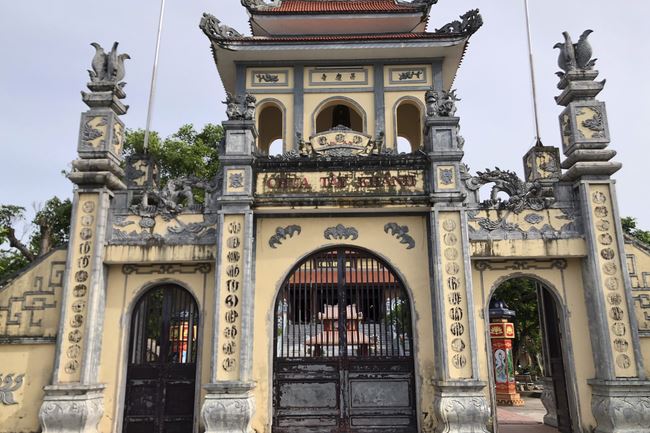 The Eight Precept Retreat at Tay Khanh pagoda, Thai Binh