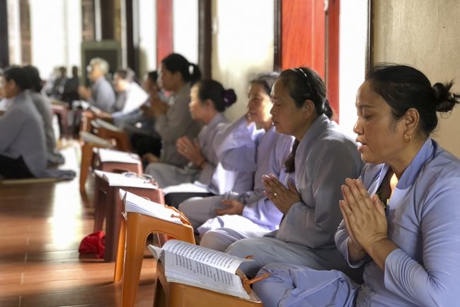 The Eight Precept Retreat at Tay Khanh pagoda, Thai Binh