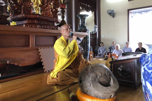 The Eight Precept Retreat at Tay Khanh pagoda, Thai Binh