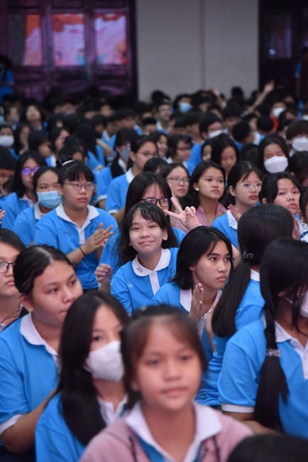 The 2nd day of huong phap branch's teenage retreat of , cu chi