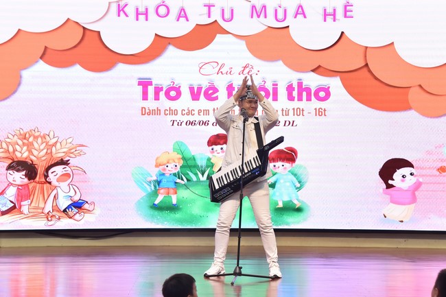 The 2nd day of huong phap branch's teenage retreat of , cu chi