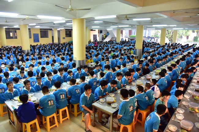 The 2nd day of huong phap branch's teenage retreat of , cu chi