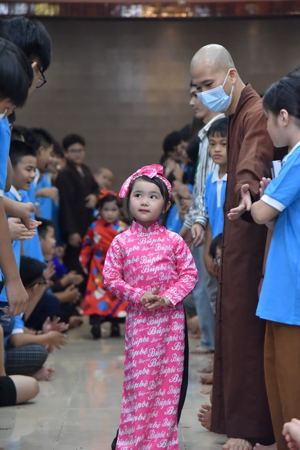 The 2nd day of huong phap branch's teenage retreat of , cu chi
