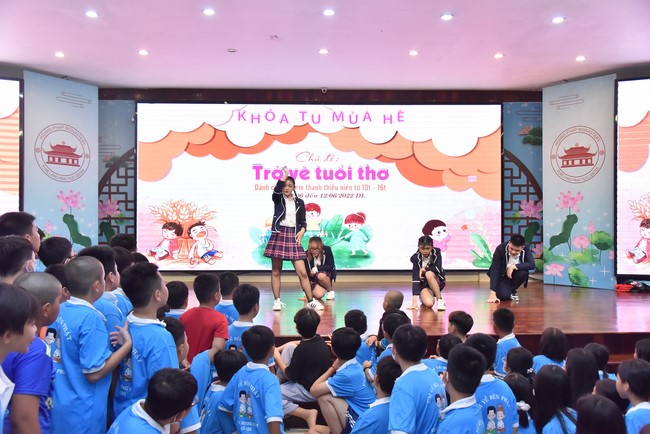 The 2nd day of huong phap branch's teenage retreat of , cu chi