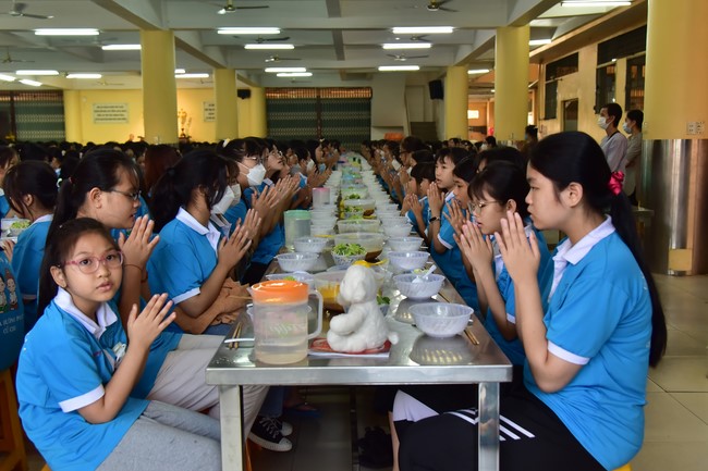 The 2nd day of huong phap branch's teenage retreat of , cu chi