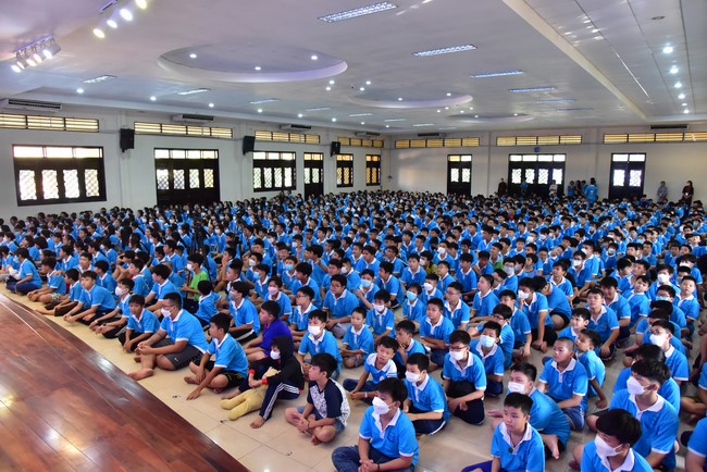 The 2nd day of huong phap branch's teenage retreat of , cu chi