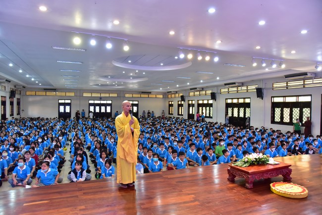 The 2nd day of huong phap branch's teenage retreat of , cu chi