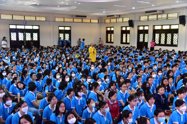 The 2nd day of huong phap branch's teenage retreat of , cu chi