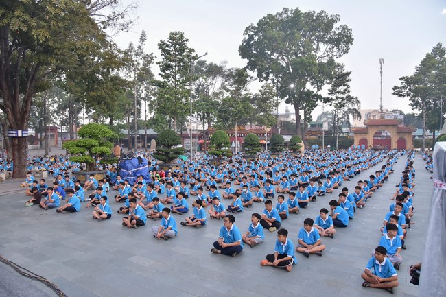 The 2nd day of huong phap branch's teenage retreat of , cu chi