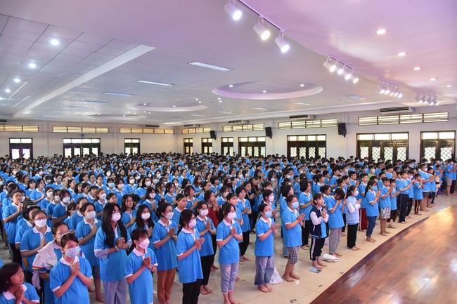 The 2nd day of huong phap branch's teenage retreat of , cu chi