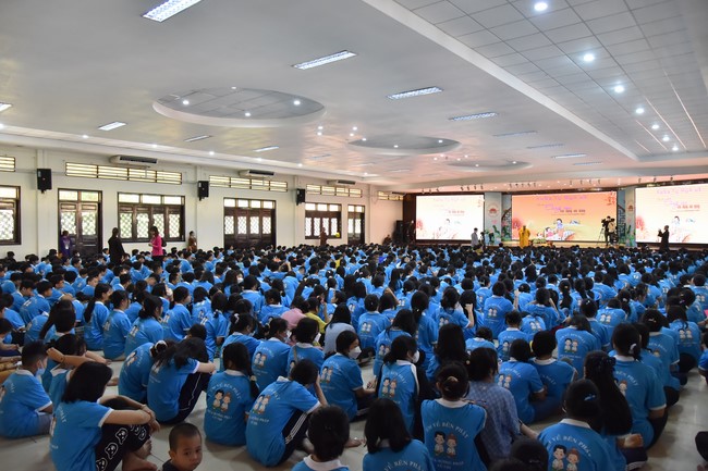 The 2nd day of huong phap branch's teenage retreat of , cu chi