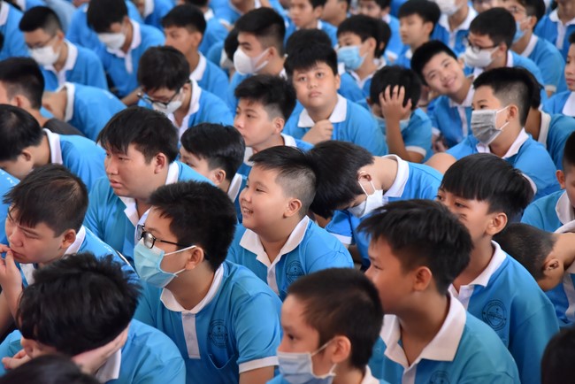 The 2nd day of huong phap branch's teenage retreat of , cu chi