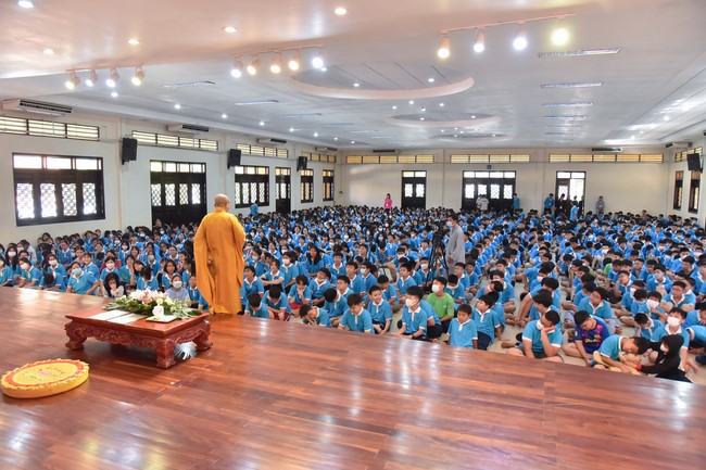 The 2nd day of huong phap branch's teenage retreat of , cu chi