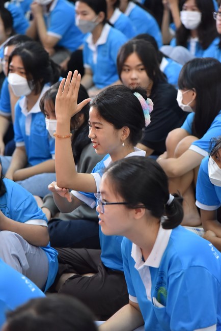 The 2nd day of huong phap branch's teenage retreat of , cu chi