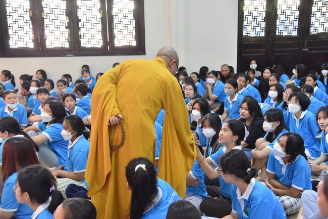 The 2nd day of huong phap branch's teenage retreat of , cu chi