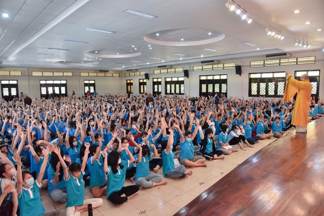 The 2nd day of huong phap branch's teenage retreat of , cu chi