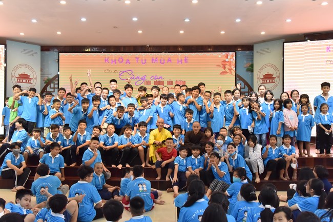 The 2nd day of huong phap branch's teenage retreat of , cu chi