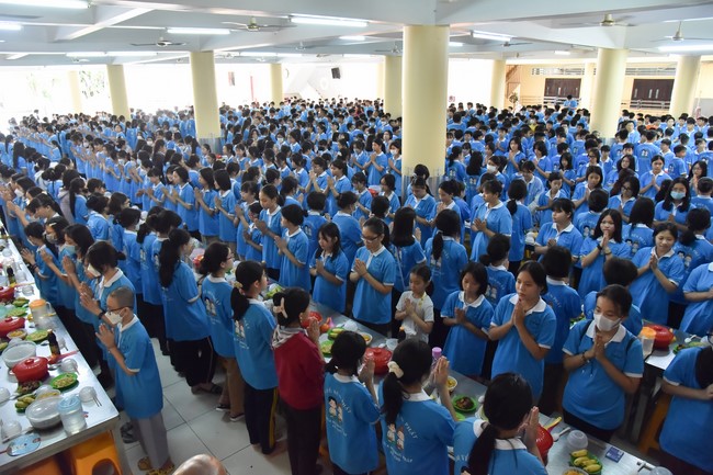 The 2nd day of huong phap branch's teenage retreat of , cu chi