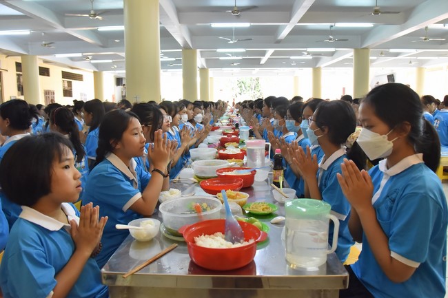 The 2nd day of huong phap branch's teenage retreat of , cu chi