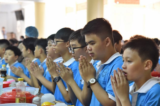 The 2nd day of huong phap branch's teenage retreat of , cu chi