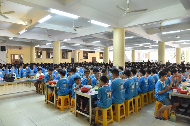 The 2nd day of huong phap branch's teenage retreat of , cu chi