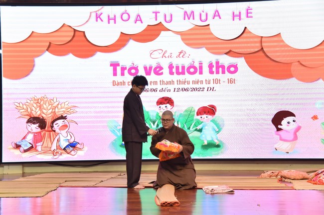 The 2nd day of huong phap branch's teenage retreat of , cu chi