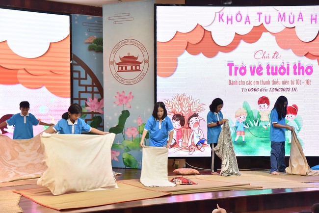 The 2nd day of huong phap branch's teenage retreat of , cu chi