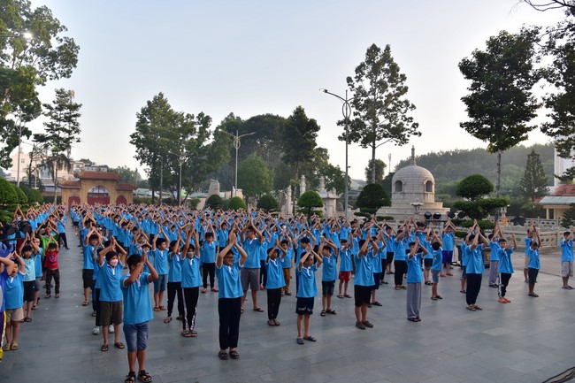 The 2nd day of huong phap branch's teenage retreat of , cu chi