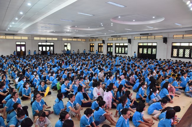 The 2nd day of huong phap branch's teenage retreat of , cu chi