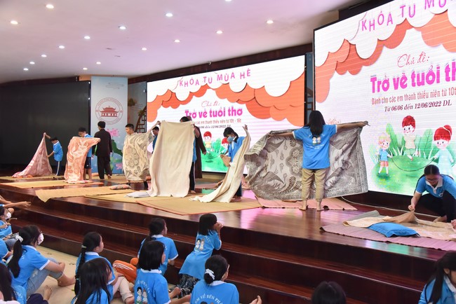 The 2nd day of huong phap branch's teenage retreat of , cu chi