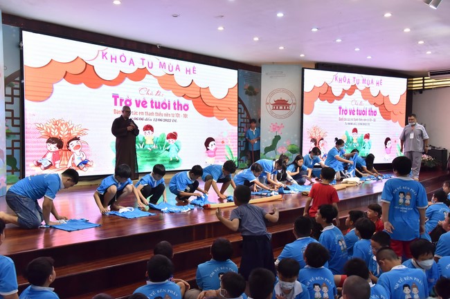 The 2nd day of huong phap branch's teenage retreat of , cu chi