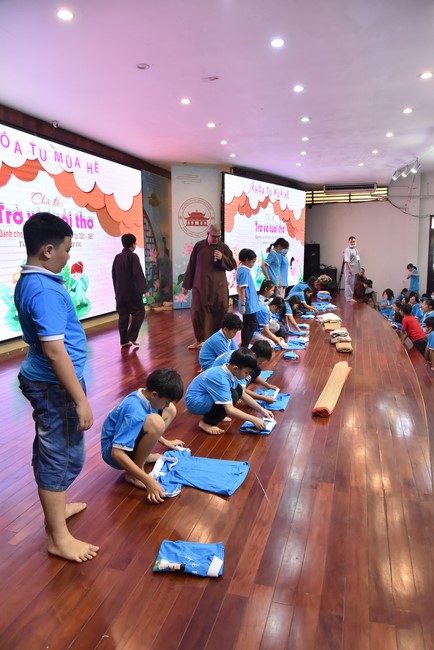 The 2nd day of huong phap branch's teenage retreat of , cu chi